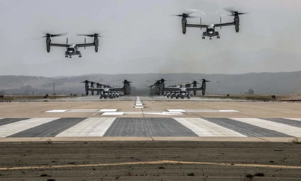 USMC: Εντυπωσιακοί ελιγμοί και «αερομαχίες» ελικοπτέρων των Αμερικανών Πεζοναυτών